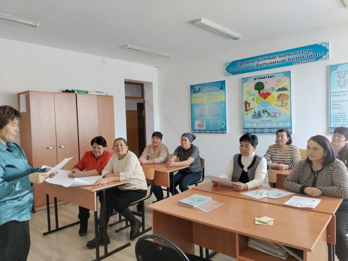 Тарас негізгі орта мектебінің 9 сынып жетекшісі А.Ж. Баймуханбетова  «Бұлақ көрсең, көзін аш» атты шығармашыл тұлғаны тәрбиелеуге бағытталған 5-9 сынып оқушыларының ата-аналарына арналған тренинг сабақ өткізді.